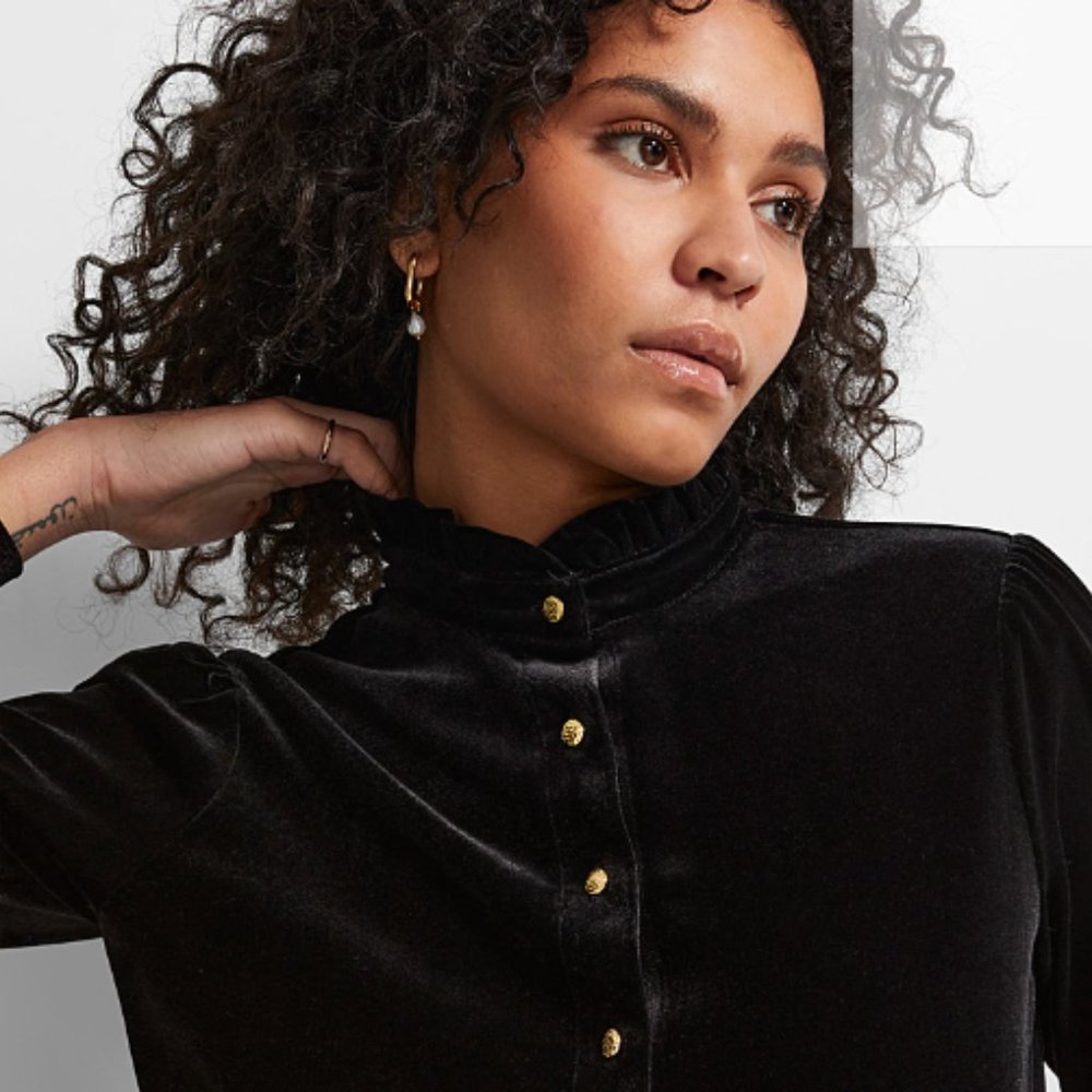 Simon's black velvet button down shirt size Small